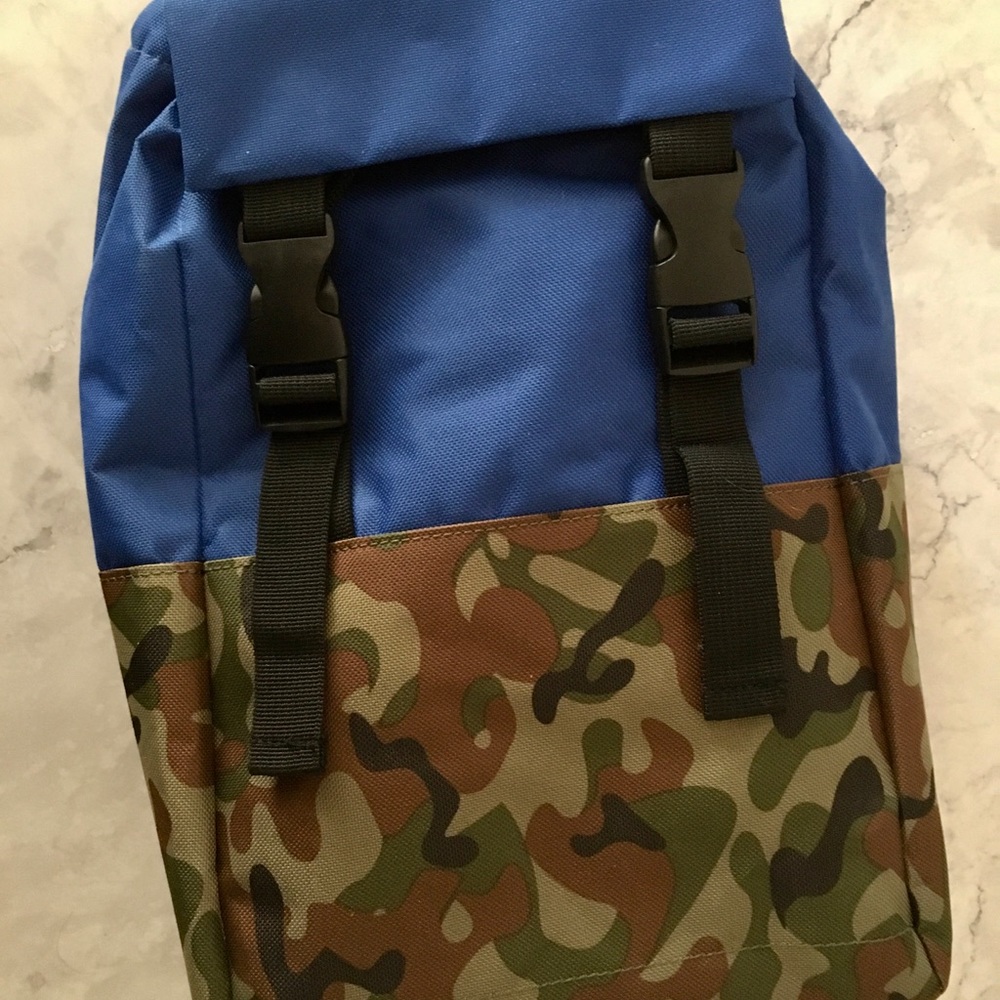 Camouflage Backpack - Picture 4 of 5